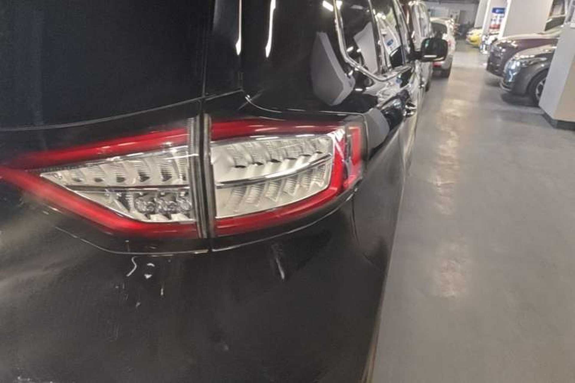 Used Ford Edge 2016 EcoBoost 245 Four-Wheel Drive Titanium 7-Seater Right Rear Taillight