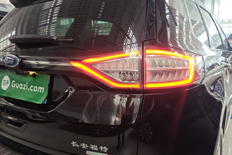 Used Ford Edge 2016 EcoBoost 245 Two-Wheel-Drive Platinum Edition 7-Seater Right Rear Taillight