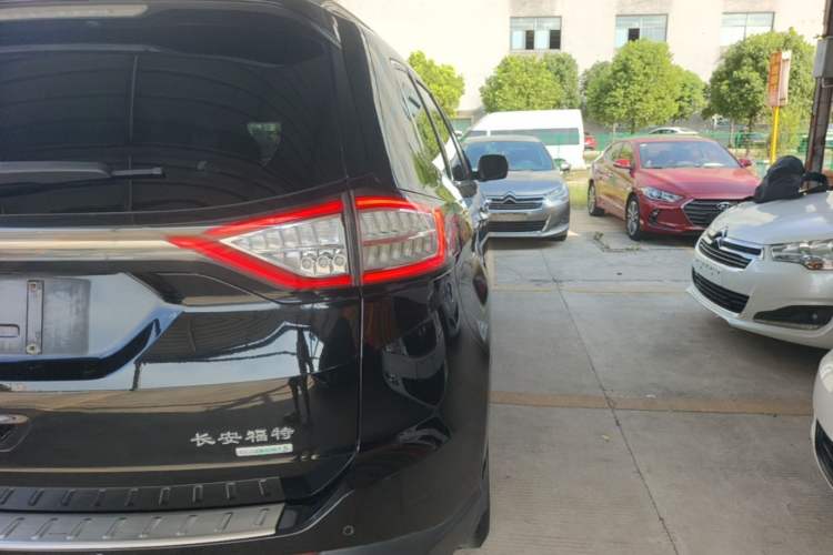 Used Ford Edge 2016 EcoBoost 245 Two-Wheel-Drive Titanium 5-Seater Right Rear Taillight