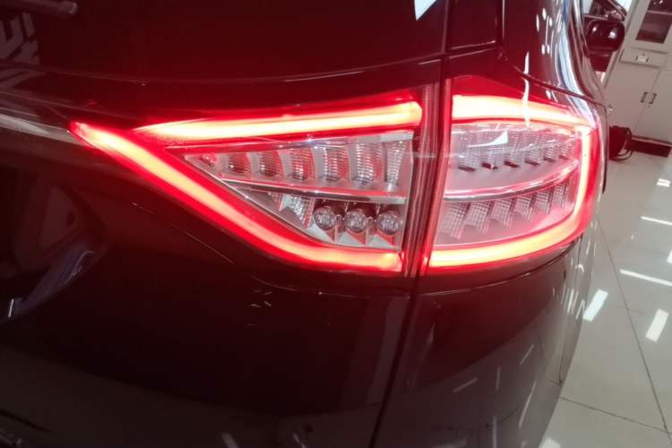 Used Ford Edge 2016 EcoBoost 245 Two-Wheel-Drive Titanium 7-Seater Right Rear Taillight