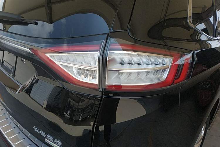 Used Ford Edge 2016 EcoBoost 245 Two-Wheel-Drive Titanium 7-Seater Right Rear Taillight