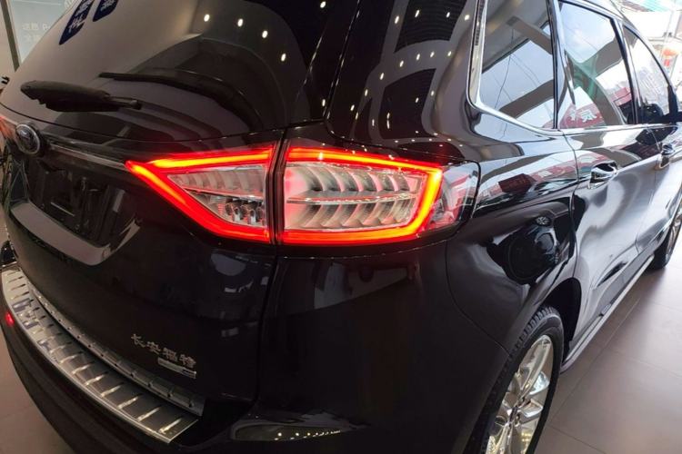 Used Ford Edge 2016 EcoBoost 245 Four-Wheel Drive Titanium 7-Seater Right Rear Taillight