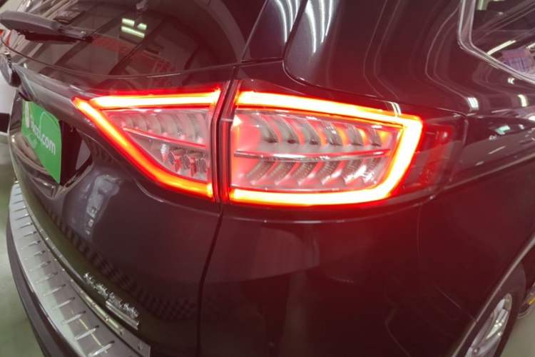 Used Ford Edge 2016 EcoBoost 245 Two-Wheel-Drive Titanium 7-Seater Right Rear Taillight