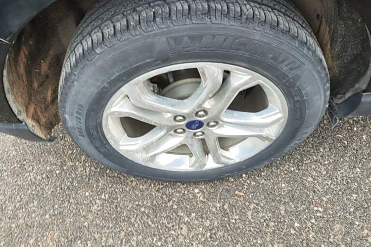 Used Ford Edge 2016 EcoBoost 245 Two-Wheel-Drive Titanium 7-Seater Right Rear Wheel Hub