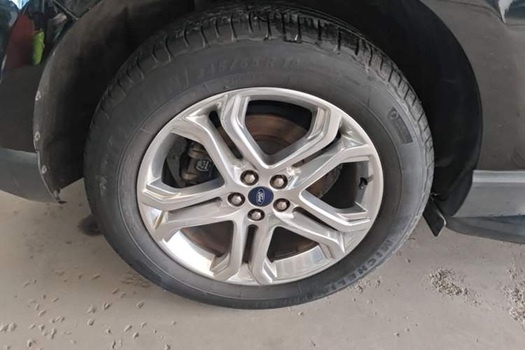 Used Ford Edge 2016 EcoBoost 245 Two-Wheel-Drive Titanium 7-Seater Right Rear Wheel Hub