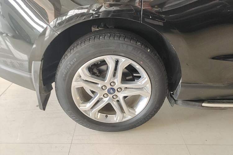 Used Ford Edge 2016 EcoBoost 245 Two-Wheel-Drive Titanium 7-Seater Right Rear Wheel Hub