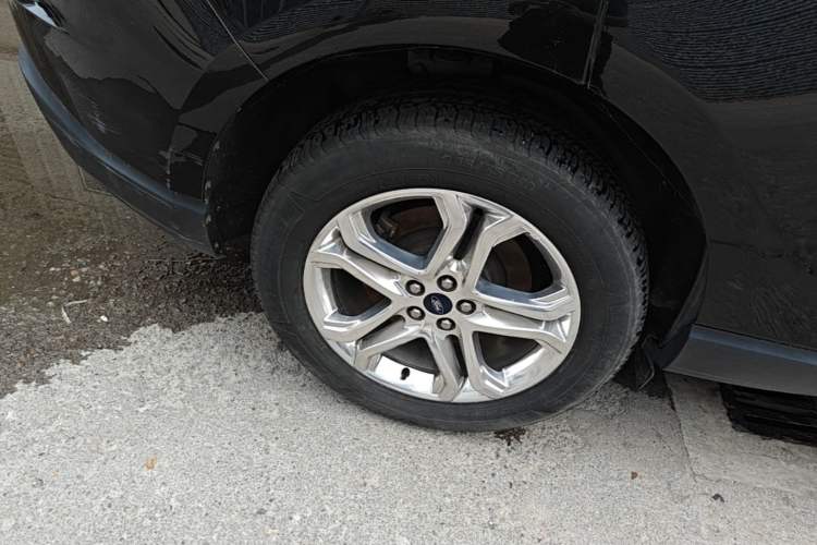 Used Ford Edge 2016 EcoBoost 245 Four-Wheel Drive Titanium Edition 7-Seater Right Rear Wheel Hub
