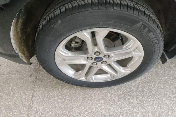 Used Ford Edge 2016 EcoBoost 245 Two-Wheel-Drive Titanium 7-Seater Right Rear Wheel Hub