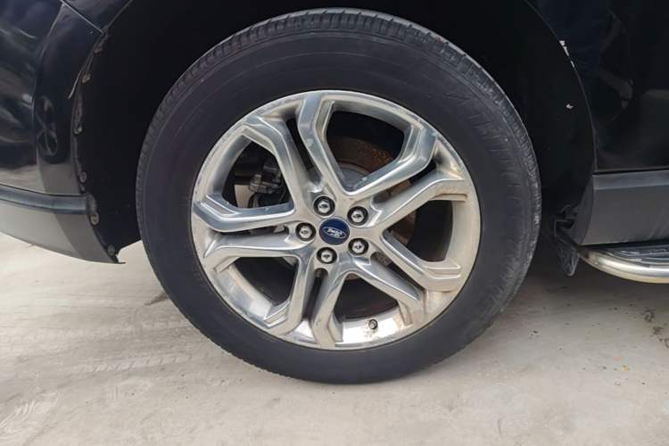 Used Ford Edge 2016 EcoBoost 245 Two-Wheel-Drive Titanium 7-Seater Right Rear Wheel Hub