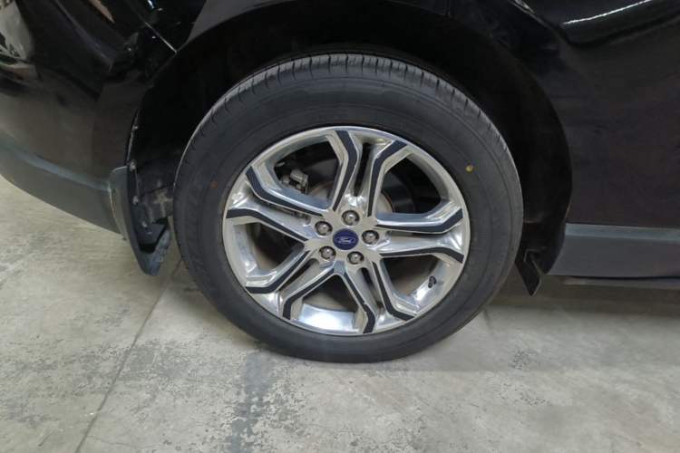 Used Ford Edge 2016 EcoBoost 245 Two-Wheel-Drive Titanium 7-Seater Right Rear Wheel Hub