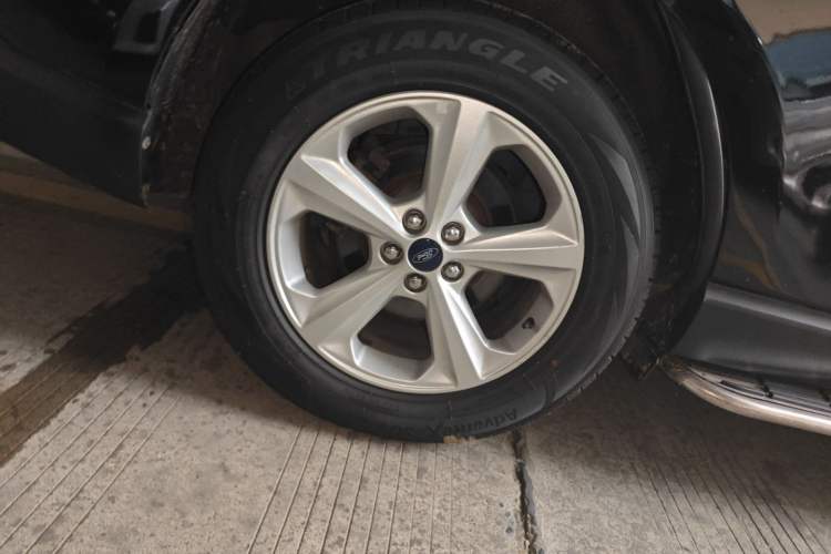 Used Ford Edge 2016 EcoBoost 245 Two-Wheel-Drive Titanium 5-Seater Right Rear Wheel Hub