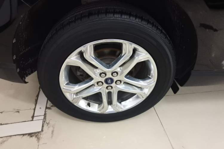 Used Ford Edge 2016 EcoBoost 245 Two-Wheel-Drive Titanium 7-Seater Right Rear Wheel Hub