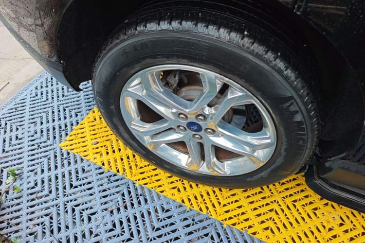 Used Ford Edge 2016 EcoBoost 245 Two-Wheel-Drive Titanium 7-Seater Right Rear Wheel Hub
