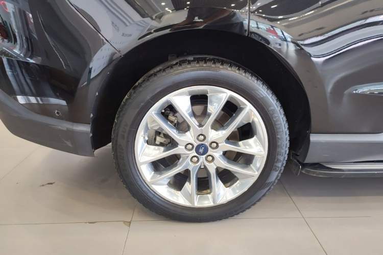 Used Ford Edge 2016 EcoBoost 245 Four-Wheel Drive Titanium 7-Seater Right Rear Wheel Hub