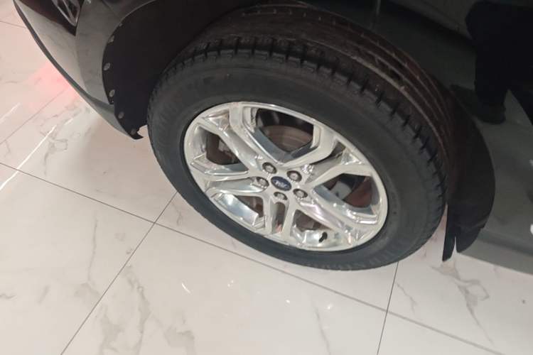 Used Ford Edge 2016 EcoBoost 245 Four-Wheel Drive Titanium Edition 7-Seater Right Rear Wheel Hub