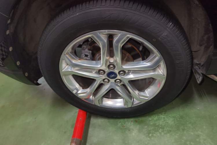 Used Ford Edge 2016 EcoBoost 245 Two-Wheel-Drive Titanium 7-Seater Right Rear Wheel Hub