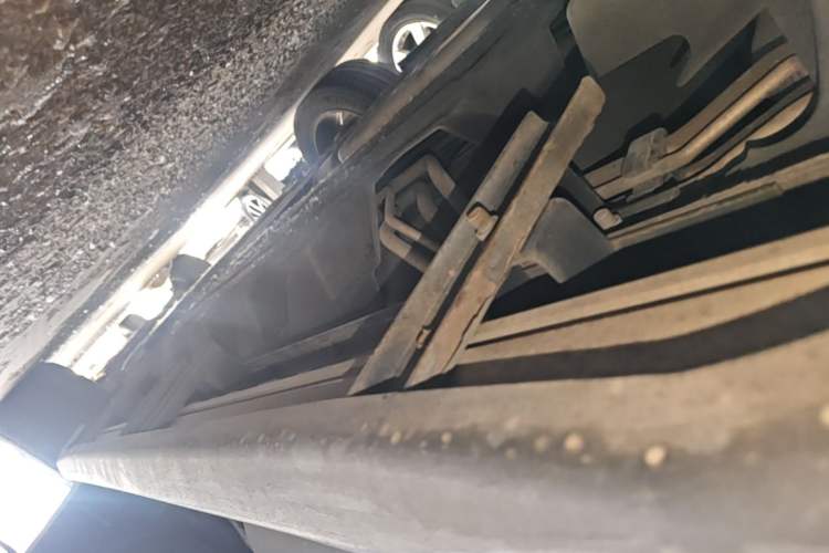 Used Ford Edge 2016 EcoBoost 245 Two-Wheel-Drive Titanium 7-Seater Right Side Sill