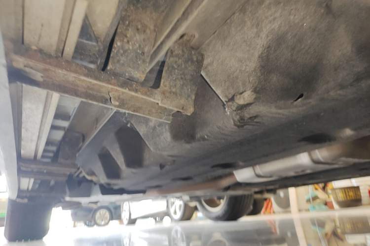 Used Ford Edge 2016 EcoBoost 245 Two-Wheel-Drive Titanium 7-Seater Right Side Sill