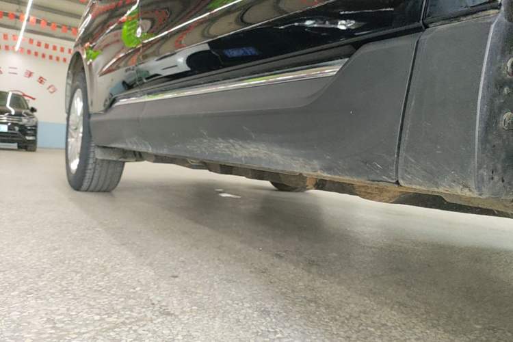 Used Ford Edge 2016 EcoBoost 245 Two-Wheel-Drive Titanium 7-Seater Right Side Sill