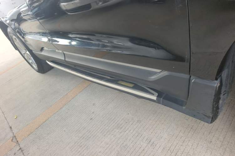 Used Ford Edge 2016 EcoBoost 245 Two-Wheel-Drive Titanium 5-Seater Right Side Sill