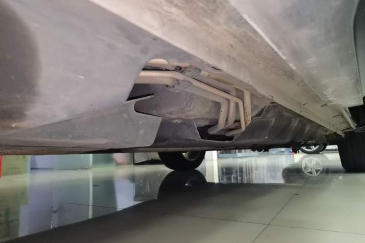 Used Ford Edge 2016 EcoBoost 245 Two-Wheel-Drive Titanium 7-Seater Right Side Sill