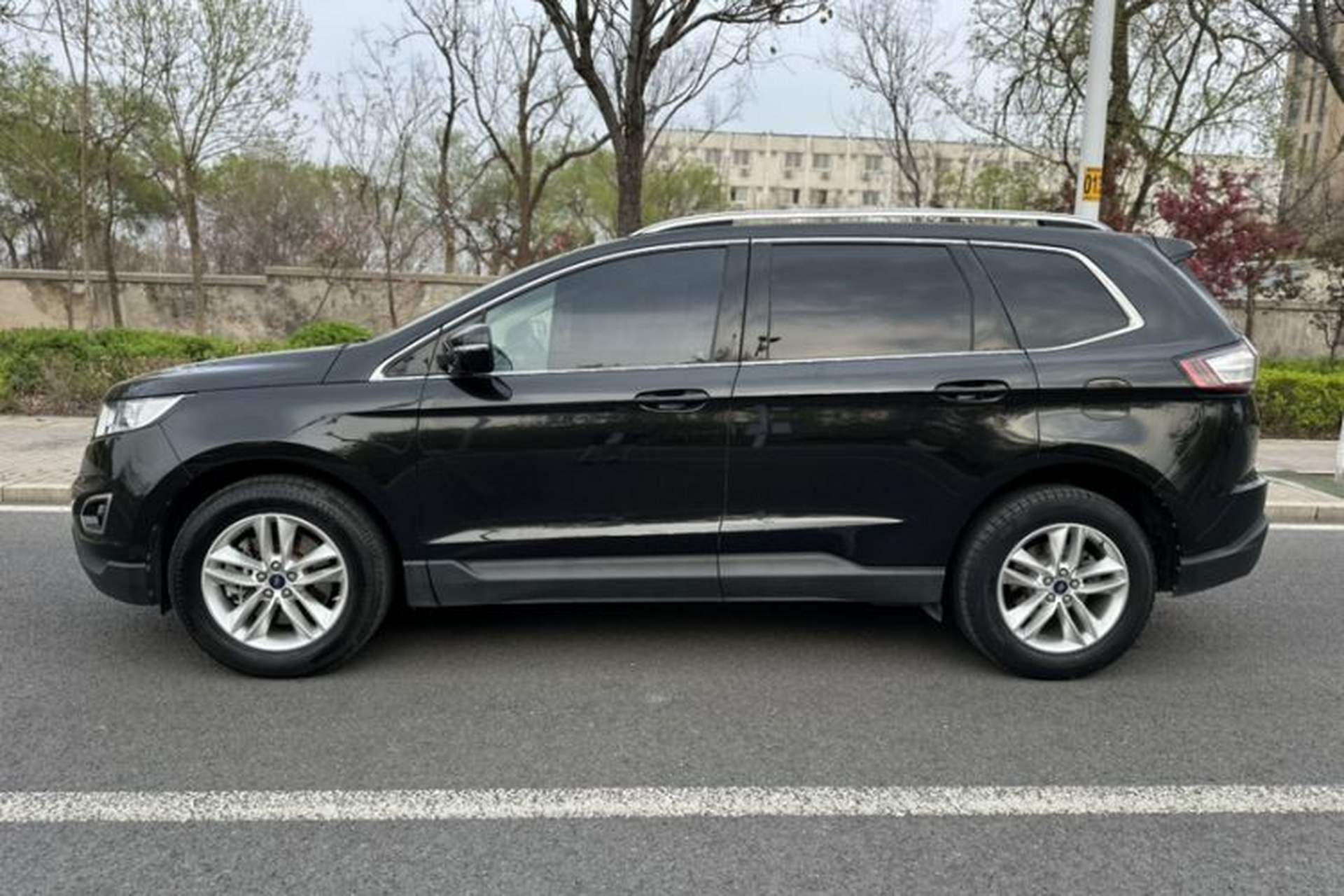 Used Ford Edge 2016 EcoBoost 245 Two-Wheel-Drive Platinum Edition 7-Seater Roof
