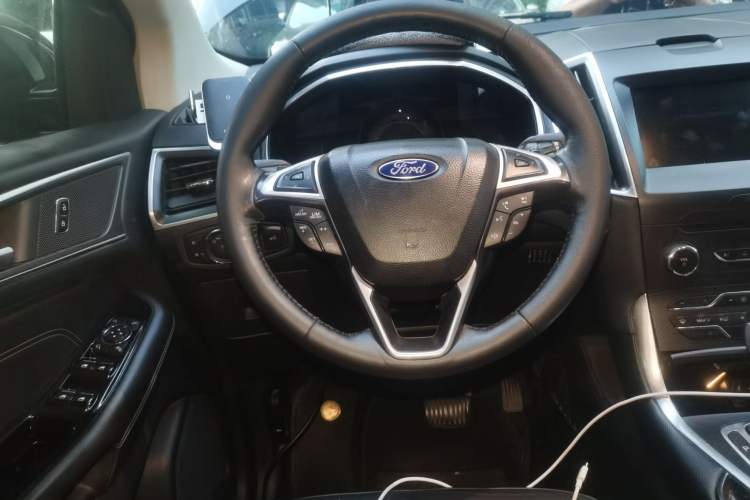 Used Ford Edge 2016 EcoBoost 245 Four-Wheel Drive Titanium Edition 7-Seater Steering Wheel