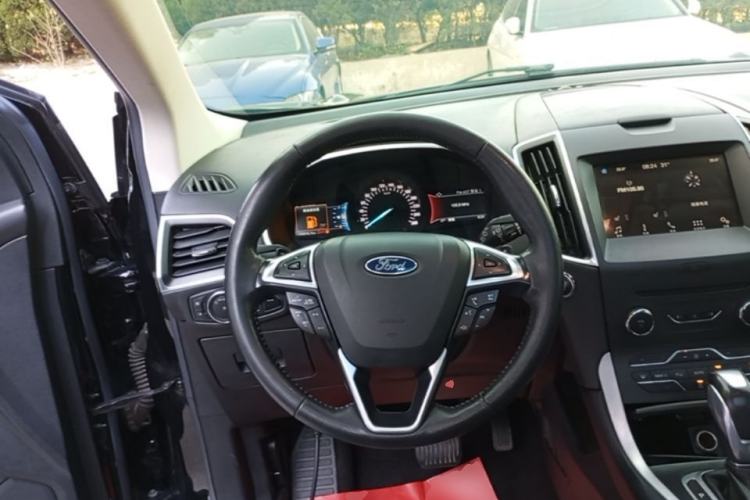 Used Ford Edge 2016 EcoBoost 245 Two-Wheel-Drive Titanium 7-Seater Steering Wheel