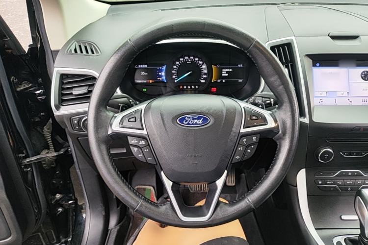 Used Ford Edge 2016 EcoBoost 245 Two-Wheel-Drive Titanium 7-Seater Steering Wheel