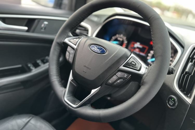Used Ford Edge 2016 EcoBoost 245 Two-Wheel-Drive Platinum Edition 7-Seater Steering Wheel