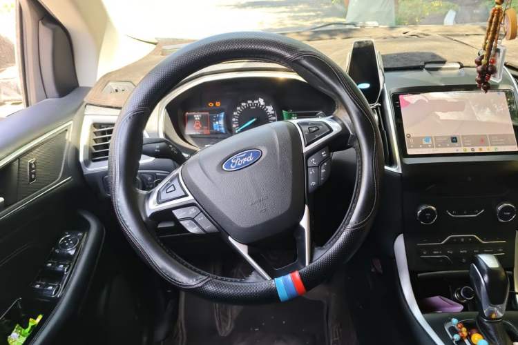 Used Ford Edge 2016 EcoBoost 245 Four-Wheel Drive Titanium Edition 7-Seater Steering Wheel