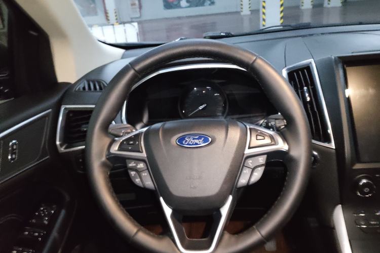 Used Ford Edge 2016 EcoBoost 245 Four-Wheel Drive Titanium Edition 7-Seater Steering Wheel