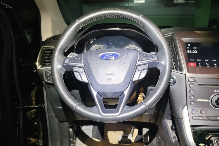 Used Ford Edge 2016 EcoBoost 245 Four-Wheel Drive Titanium 7-Seater Steering Wheel