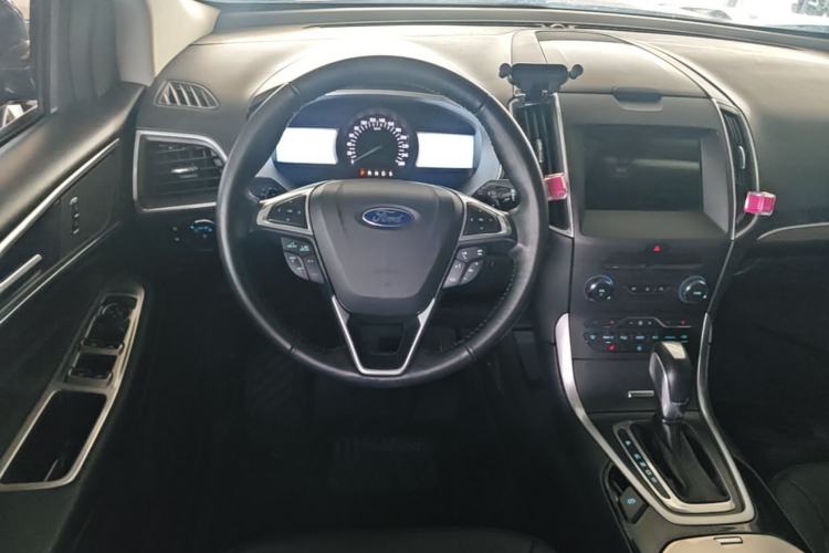 Used Ford Edge 2016 EcoBoost 245 Two-Wheel-Drive Titanium 7-Seater Steering Wheel
