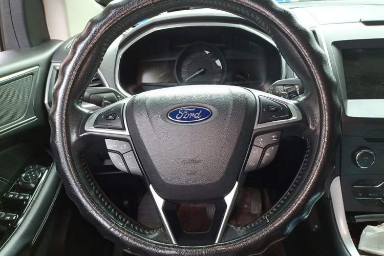 Used Ford Edge 2016 EcoBoost 245 Four-Wheel Drive Titanium Edition 7-Seater Steering Wheel