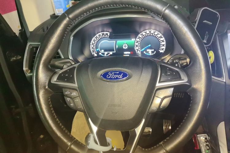 Used Ford Edge 2016 EcoBoost 245 Four-Wheel Drive Titanium 7-Seater Steering Wheel