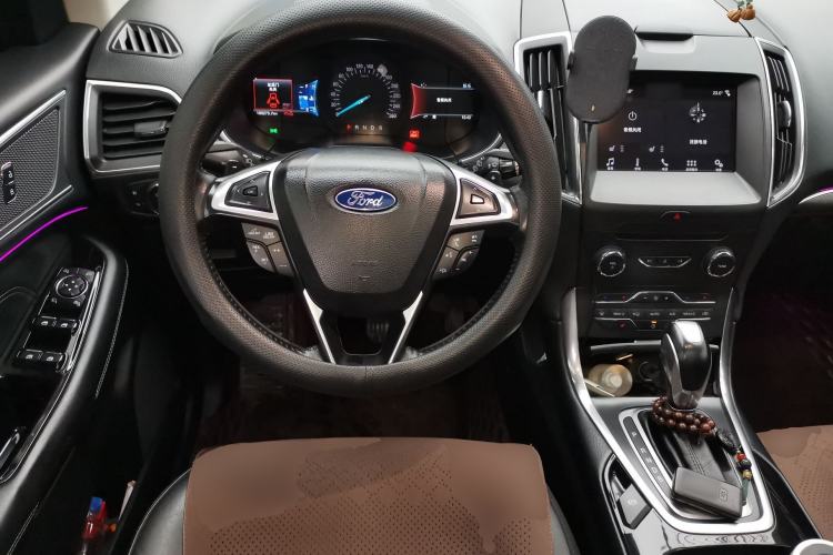 Used Ford Edge 2016 EcoBoost 245 Two-Wheel-Drive Titanium 7-Seater Steering Wheel