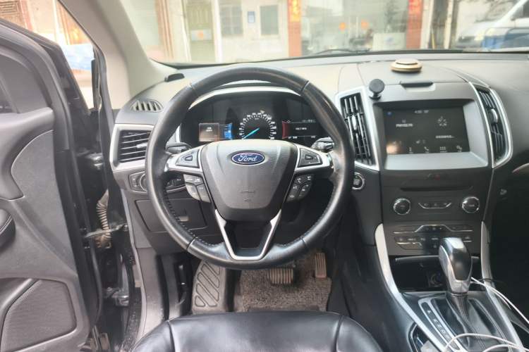 Used Ford Edge 2016 EcoBoost 245 Two-Wheel-Drive Titanium 7-Seater Steering Wheel