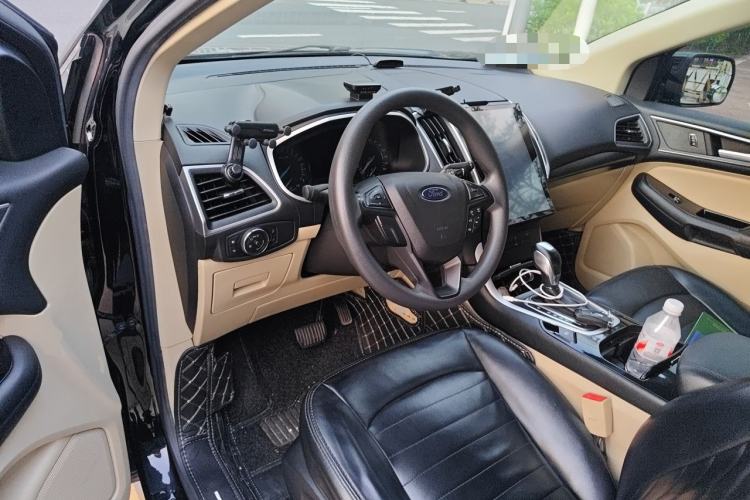 Used Ford Edge 2016 EcoBoost 245 Two-Wheel-Drive Titanium 5-Seater Steering Wheel