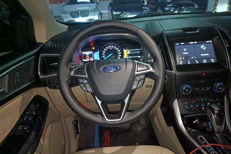 Used Ford Edge 2016 EcoBoost 245 Two-Wheel-Drive Titanium 7-Seater Steering Wheel