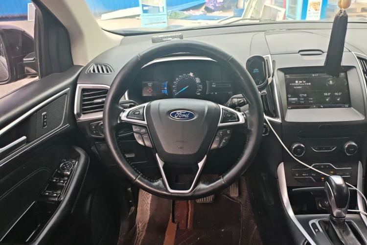 Used Ford Edge 2016 EcoBoost 245 Two-Wheel-Drive Titanium 7-Seater Steering Wheel