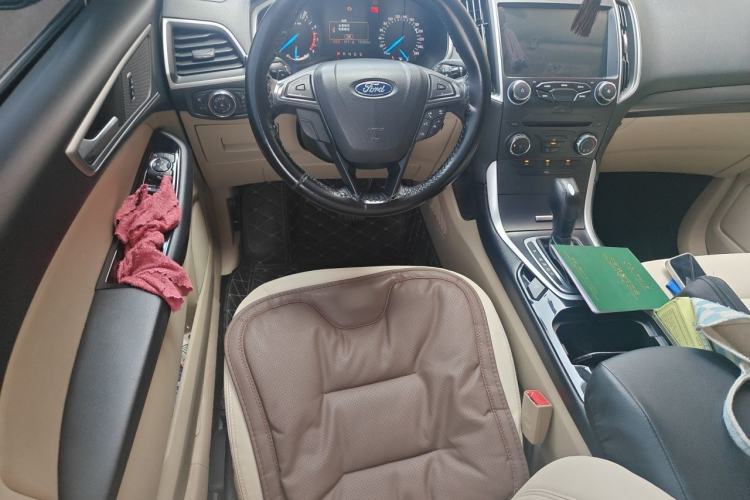 Used Ford Edge 2016 EcoBoost 245 Two-Wheel-Drive Titanium 5-Seater Steering Wheel