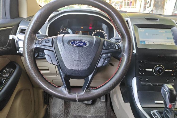 Used Ford Edge 2016 EcoBoost 245 Two-Wheel-Drive Titanium 5-Seater Steering Wheel