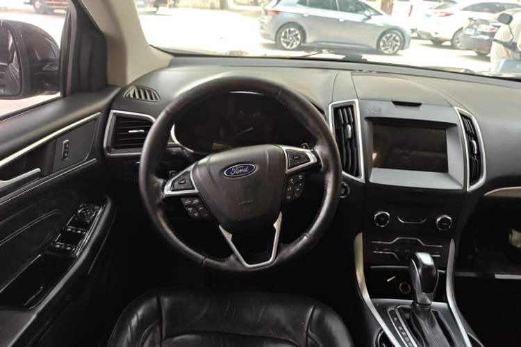 Used Ford Edge 2016 EcoBoost 245 Two-Wheel-Drive Titanium 7-Seater Steering Wheel