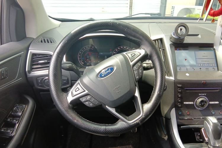 Used Ford Edge 2016 EcoBoost 245 Four-Wheel Drive Titanium 7-Seater Steering Wheel
