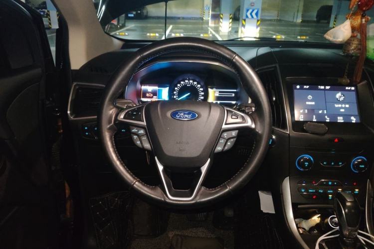 Used Ford Edge 2016 EcoBoost 245 Two-Wheel-Drive Titanium 7-Seater Steering Wheel