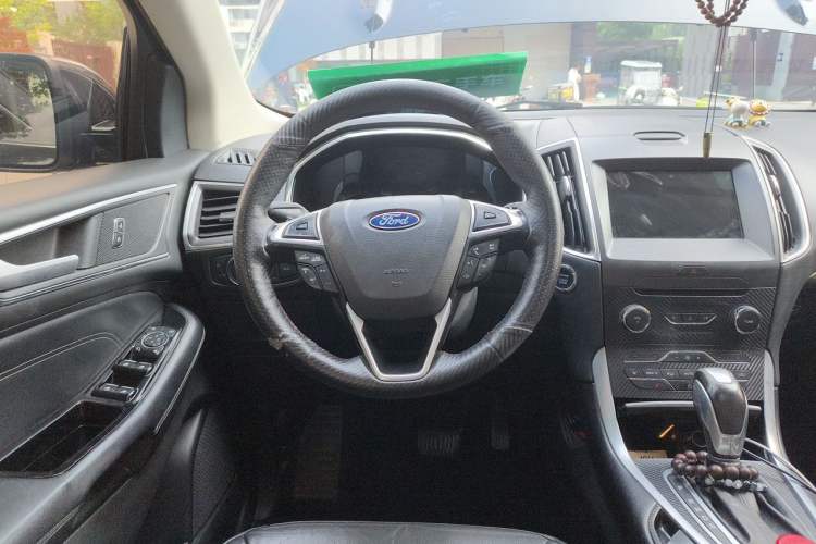 Used Ford Edge 2016 EcoBoost 245 Two-Wheel-Drive Titanium 7-Seater Steering Wheel