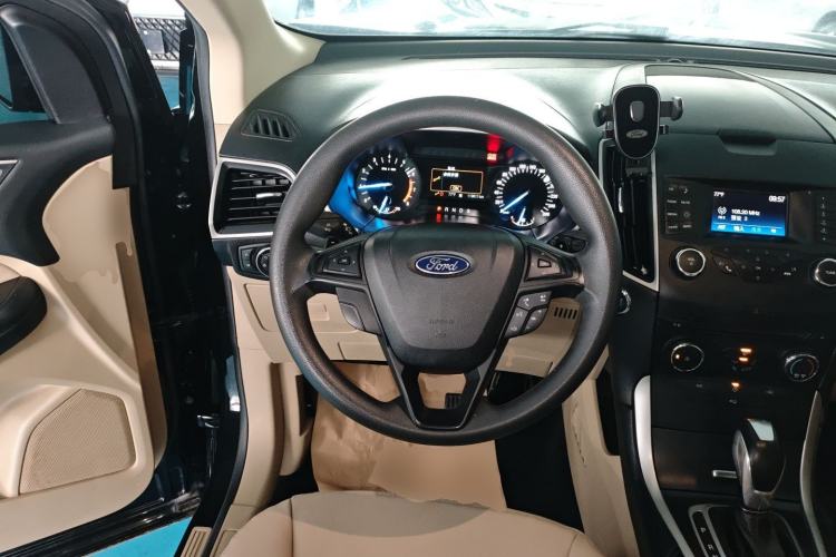 Used Ford Edge 2016 EcoBoost 245 Two-Wheel-Drive Titanium 5-Seater Steering Wheel