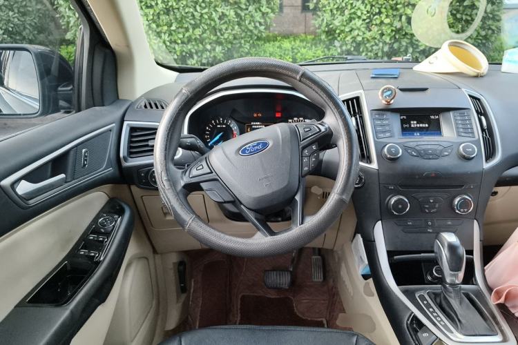 Used Ford Edge 2016 EcoBoost 245 Two-Wheel-Drive Titanium 5-Seater Steering Wheel