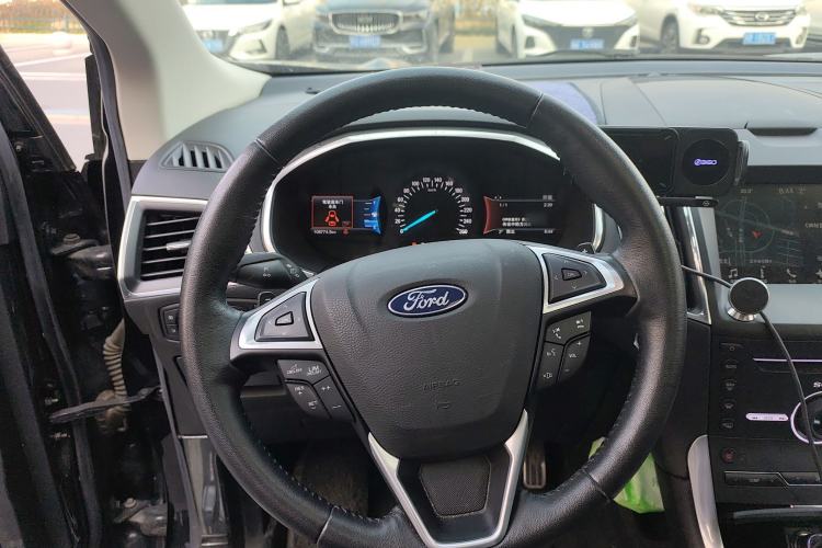 Used Ford Edge 2016 EcoBoost 330 V6 Four-Wheel Drive Sporty 7-Seater Steering Wheel